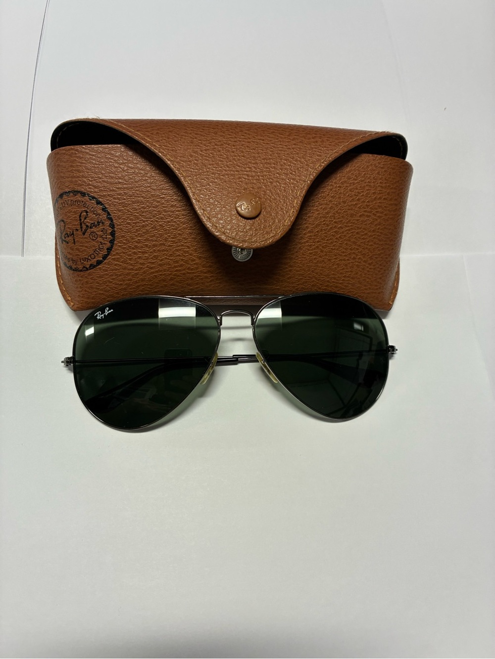 Ray-Ban Aviator Sunglasses with dark Lenses made in Italy